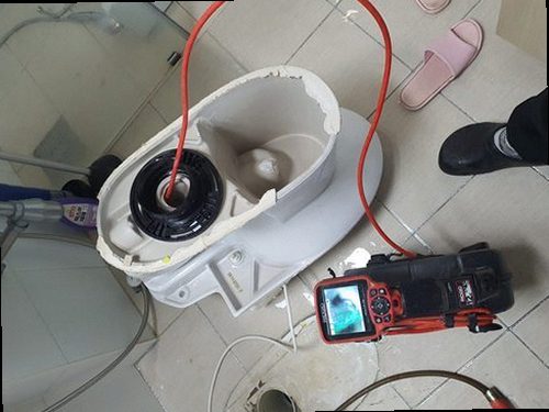 아산시 점양동 하수구막힘 배수 상태와 배관 내부 점검을 진행하는 현장